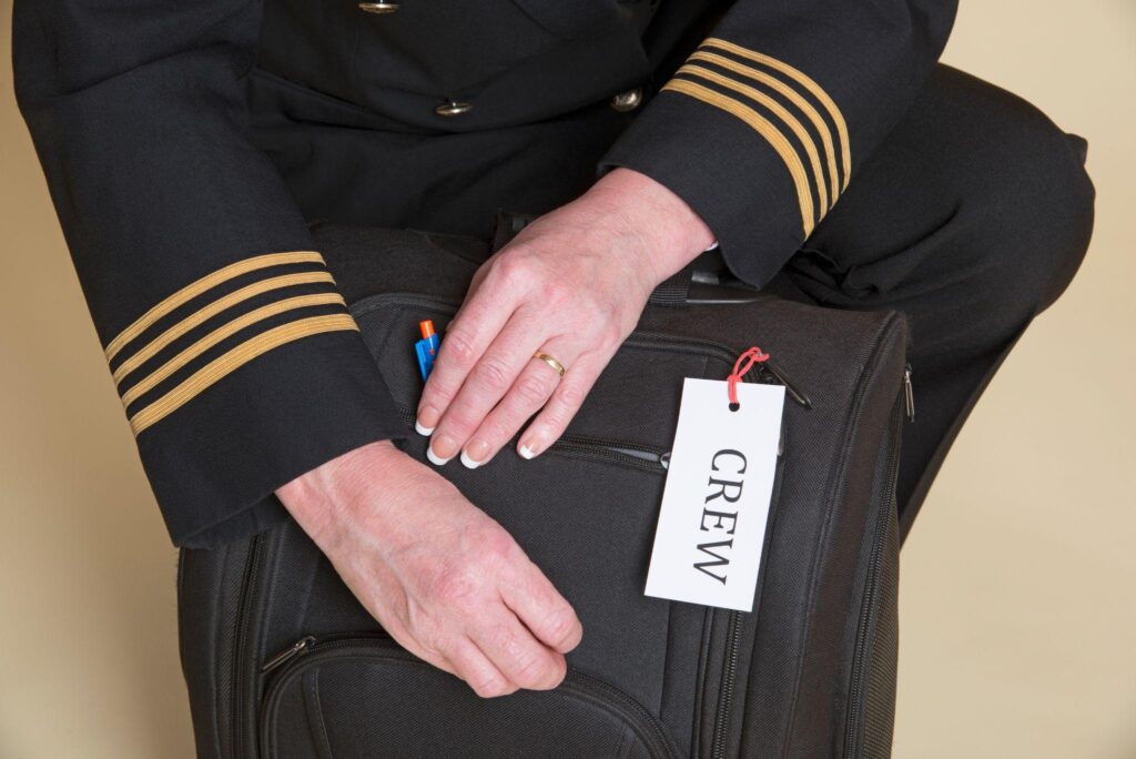 What Are the Pilot Flight Bag Essentials? Kingsky FA