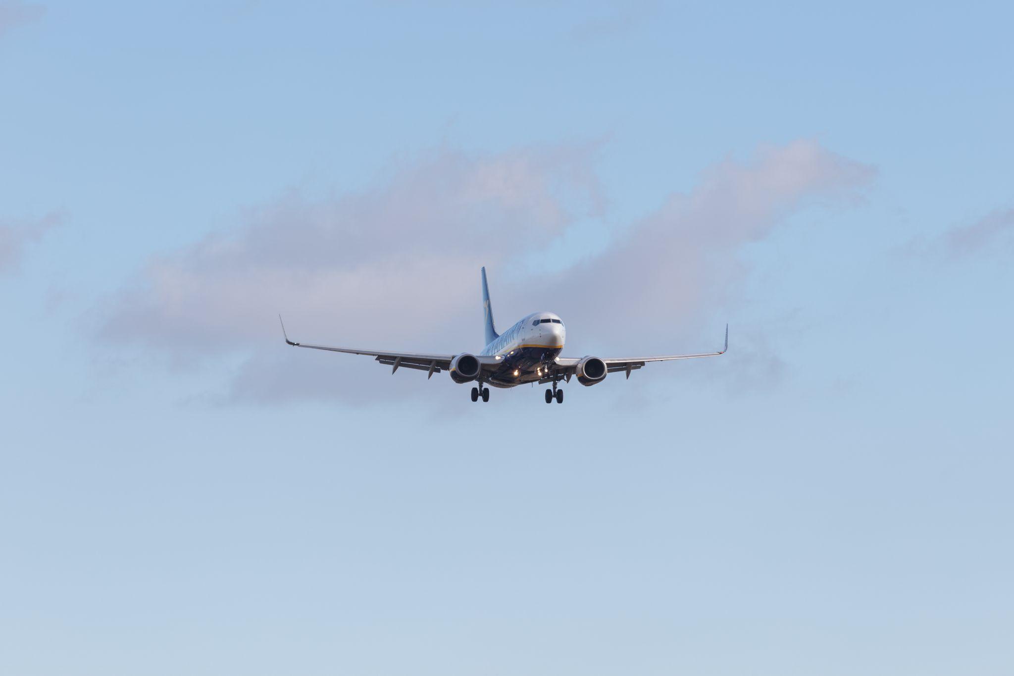 B737-500 flying in clear sky.