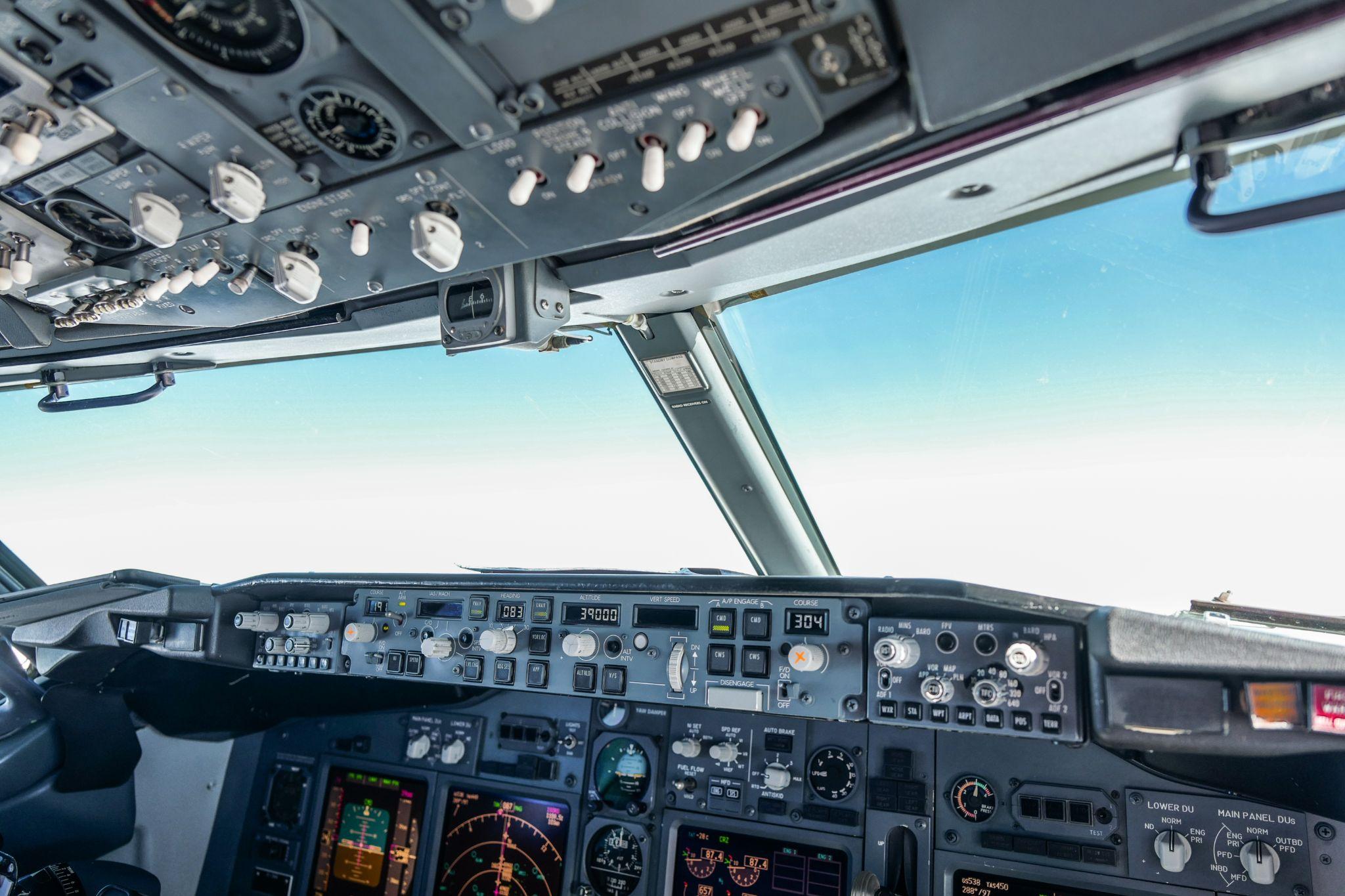 B737 passenger airplane cockpit.