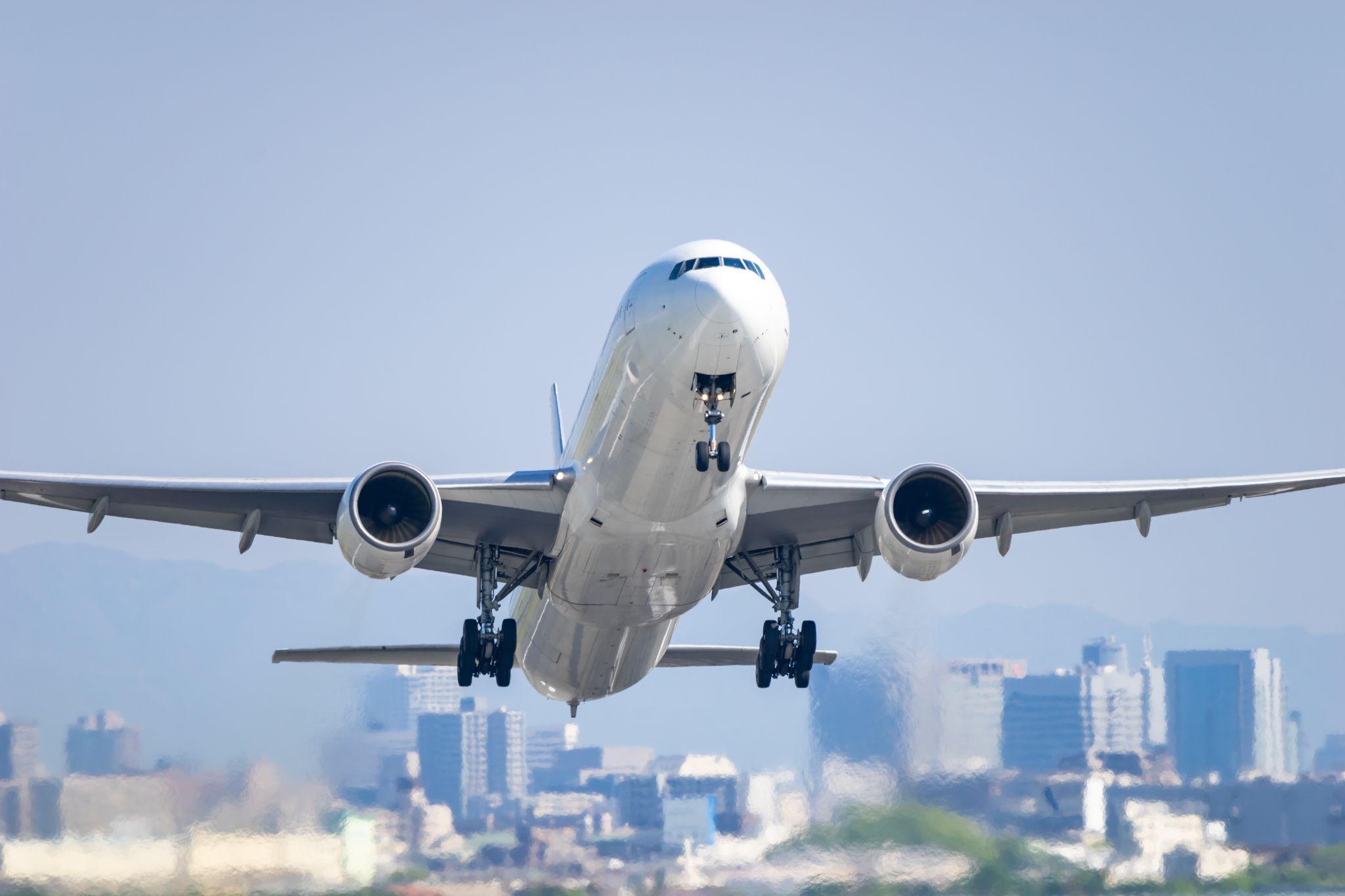 The Boeing 737-300 taking off.